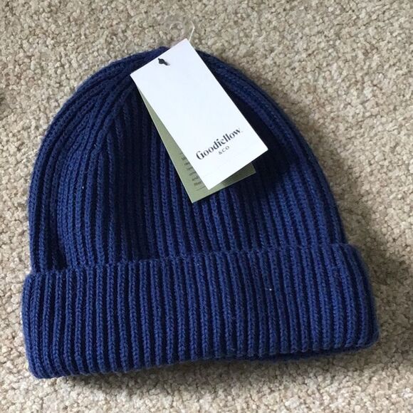 Goodfellow set of beanie, and mittens! - Picture 2 of 3